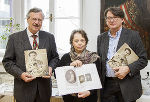 Herausgeber Josef Riegler und die Autoren Barbara Schaukal und Heinrich Kranzelbinder (v. l. n. r.) präsentieren die neue Publikation © Bild: steiermark.at/Schemeth; Verwendung bei Quellenangabe honorarfrei