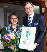 LR Christian Buchmann verlieh das Steirische Landeswappen an Maria Gerstmann © Foto: Lido, Guido Lienhardt; bei Quellenangabe honorarfrei