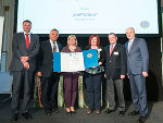 LR Jörg Leichtfried, Nachhaltigkeitskoordinator Wilhelm Himmel, Ute Paulweber und Charlotte Fink (Kath. Bildungswerk Diözese Graz-Seckau), Alfred Hrusca (Lions) und LR Johann Seitinger bei der Verleihung zum Nachhaltigkeitspreis 2015 (v.l.) © Fotos: Werner Krug; bei Quellenangabe honorarfrei LR Jörg Leichtfried, Nachhaltigkeitskoordinator Wilhelm Himmel, Ute Paulweber und Charlotte Fink (Kath. Bildungswerk Diözese Graz-Seckau), Alfred Hrusca (Lions) und LR Johann Seitinger bei der Verleihung zum Nachhaltigkeitspreis 2015 (v.l.)