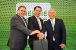 Drückten gemeinsam den Startknopf: E-Steiermark-Vorstandsdirektor Martin Graf, LH-Stv. Michael Schickhofer und E-Steiermark-Vorstandssprecher Christian Purrer (v.l.) © Foto: Energie Steiermark; bei Quellenangabe honorarfrei