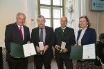 LH Hermann Schützenhöfer und LT-Präs. Bettina Vollath mit den beiden Lebensrettern Richard Rausch (2. v. l.) und Helmut Prettenhofer (3. v. l.)