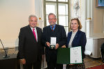 LH Hermann Schützenhöfer und LT-Präs. Bettina Vollath mit Peter Härtel