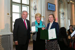 LH Hermann Schützenhöfer und LT-Präs. Bettina Vollath mit Ingrid Koiner