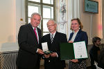 LH Hermann Schützenhöfer und LT-Präs. Bettina Vollath mit Harald Simader