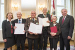 LH Hermann Schützenhöfer überreichte gemeinsam mit LT-Präs. Bettina Vollath an Peter Maria Schuster, Anton Pendl, Josef Loibner und Barbara Faulend-Klauser Bundesauszeichnungen und Berufstitel