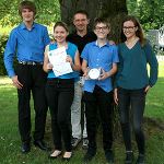 Das Siegerteam der Stufe B: 4wood mit Ensembleleiter Reinhard Uhl ©      
