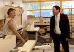 Besuch im integrativen Betrieb: Michael Schickhofer in einer Team Styria-Werkstatt © Bilder: Team Styria; Verwendung bei Quellenangabe honorarfrei