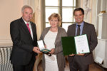 Landeshauptmann Hermann Schützenhöfer und Landeshauptmann-Stellvertreter Michael Schickhofer mit Barbara Hollomey