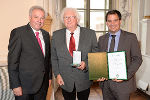Landeshauptmann Hermann Schützenhöfer und Landeshauptmann-Stellvertreter Michael Schickhofer mit Detelf Gruber