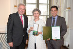 Landeshauptmann Hermann Schützenhöfer und Landeshauptmann-Stellvertreter Michael Schickhofer mit Ingrid Lechner-Sonnek