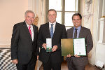 Landeshauptmann Hermann Schützenhöfer und Landeshauptmann-Stellvertreter Michael Schickhofer mit Odo Wöhry