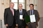 Landeshauptmann Hermann Schützenhöfer und Landeshauptmann-Stellvertreter Michael Schickhofer mit Wolfgang Kasic