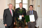 Landeshauptmann Hermann Schützenhöfer und Landeshauptmann-Stellvertreter Michael Schickhofer mit Günther Köberl
