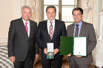 Landeshauptmann Hermann Schützenhöfer und Landeshauptmann-Stellvertreter Michael Schickhofer mit Ewald Persch