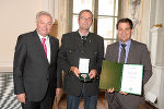 Landeshauptmann Hermann Schützenhöfer und Landeshauptmann-Stellvertreter Michael Schickhofer mit Siegfried Tromaier