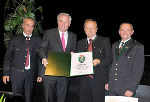 GF Peter Kaufmann, LH Hermann Schützenhöfer, Obmann Alois Hausleitner und Aufsichtsratsvorsitzender Peter Riedl bei der Landeswappenverleihung (v.l.) © Foto: Agrarunion Südost; bei Quellenangabe honorarfrei