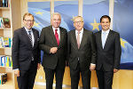 LR Christian Buchmann, LH Hermann Schützenhöfer, Kommissionspräsident Jean-Claude Juncker und LH-Stv. Michael Schickhofer (v.l.) © Fotos: Jausovec; bei Quellenangabe honorarfrei LR Christian Buchmann, LH Hermann Schützenhöfer, Kommissionspräsident Jean-Claude Juncker und LH-Stv. Michael Schickhofer (v.l.)