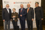Franz Fischler, Barbara Frischmuth, LH Hermann Schützenhöfer, Claus Raidl und Herwig Hösele (v.l.) bei der Eröffnung des zweitägigen Symposiums "Österreich 22". ©      
