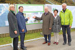 NAbg. Andrea Gessl-Ranftl, LH-Stv. Michael Schickhofer, LR Johann Seitinger, Bgm. Christine Holzweber und Martin Streit bei der Übergabe der Hochwasserschutzmaßnahmen © Foto: Stadt Eisenerz; bei Quellenangabe honorafrei