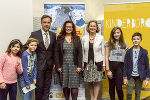 Bgm. Siegfried Nagl, Denise Schiffrer-Barac sowie Bettina Vollath (v.l.) präsentierten mit den Kinderbürgermeistern Dana Hussein, Simon Waldner, Vanessa Mitterhuber und Lorenz Moser das Programm der 1. Steirischen Kinderrechtewoche im Medienzentrum Steiermark (v.l.) © Foto: steiermark.at/Streibl; bei Quellenangabe honorafrei