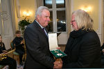 LH Schützenhöfer ehrte den ehemaligen LT-Präsidenten Kurt Flecker © steiermark.at / Frankl, bei Quellenangabe honorarfrei LH Schützenhöfer ehrte den ehemaligen LT-Präsidenten Kurt Flecker