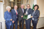 Großen Ehrenzeichen des Landes Steiermark und der steirischen Lebensrettungsmedaille am weiß-grünen Band