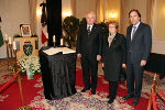 LH Hermann Schützenhöfer und die beiden ehemaligen Landeshauptleute Waltraud Klasnic und Franz Voves trugen sich in das Kondolenzbuch ein (v.l.) ©      