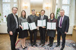 LR Christopher Drexler (li.) und LR Anton Lang (re.) mit den Preisträgern des Forschungspreises 2016: Julia Langer, Karl Steininger, Ernst Albegger und Nina Schalk (v.l.)  ©      