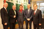 Jürgen Winter, Hermann Schützenhöfer, Timothy Shriver, Tibor Navracsics und Rudi Roth in der Grazer Burg © Land Steiermark; bei Quellenangabe honorarfrei