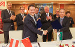 Am Montag Abend konnte die steirische Delegation gemeinsam mit Wan Jie Chen (l.) weitere Kooperationsverträge - unter anderem auch im Gesundheitsbereich - unterzeichnen ©      