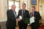 Der Grazer Karl Soritz wurde für seine Verdienste um die Abteilung 4/Finanzen des Landes Steiermark mit dem Goldenen Ehrenzeichen gewürdigt