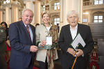 LH Hermann Schützenhöfer, Karin Schaupp und Alfred Kolleritsch (v.l.) © Fotos: steiermark.at/Fischer; bei Quellenangabe honorarfrei LH Hermann Schützenhöfer, Karin Schaupp und Alfred Kolleritsch (v.l.)