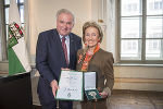 Generaldirektorin Elisabeth Gürtler bekam für ihre Verdienste um das Lipizzanergestüt Piber das Große Ehrenzeichen des Landes Steiermark.