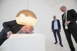 LH Hermann Schützenhöfer konnte die Kunstinstallationen des erfolgreichen steirischen Künstlers Erwin Wum hautnah erleben © Fotos: Erwin Scheriau; bei Quellenangabe honorarfrei LH Hermann Schützenhöfer konnte die Kunstinstallationen des erfolgreichen steirischen Künstlers Erwin Wum hautnah erleben