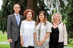 Barbara Pitner, Leiterin der Sozialabteilung des Landes Steiermark, LR Doris Kampus, Aufwind-Leiterin Gerhilde Struklec-Penaso und Carl Skela von der Landesimmobiliengesellschaft beim Eröffnungsfest (v.r.) © Foto: steiermark.at/Jammernegg; bei Quellenangabe honorarfrei