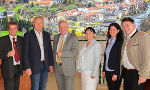 Betriebsbesuch in Murau: LH Hermann Schützenhöfer besichtigte mit 2. LT-Präsidentin Manuela Khom (Mitte) die kürzlich eröffnete ''Brauerei der Sinne'' © Foto: Kevin Geissler; bei Quellenangabe honorarfrei