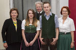 LR Ursula Lackner, Jana Candussi (Akademisches Gymnasium Graz), Gernot Obersteiner, Clemens Mitteregger (NMS Gratswein) und Karin Thierrichter (Historischer Verein) bei der Medaillenüberreichung (v.l.)