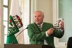 Landeshauptmann Hermann Schützenhöfer dankte den geehrten Musikerinnen und Musikern für ihre Verdienste um die steirische Blasmusik © steiermark.at/Frankl; bei Quellenangabe honorarfrei Landeshauptmann Hermann Schützenhöfer dankte den geehrten Musikerinnen und Musikern für ihre Verdienste um die steirische Blasmusik