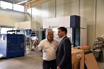 LH-Stv. Schickhofer im Gespräch mit Helmut Pilz von der Firma AKE