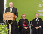 LH Schützenhöfer freut sich über das Miteinander und Füreinander der Kirchen © "der Plankenauer", bei Quellenangabe honorarfrei LH Schützenhöfer freut sich über das Miteinander und Füreinander der Kirchen