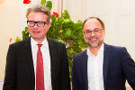 Landesrat Christopher Drexler und Volkshilfe-Geschäftsführer Franz Ferner (v.l.) freuen sich über "einen guten Tag für die steirische Pflegelandschaft". © steiermark.at/Streibl; bei Quellenangabe honorarfrei Landesrat Christopher Drexler und Volkshilfe-Geschäftsführer Franz Ferner (v.l.) freuen sich über "einen guten Tag für die steirische Pflegelandschaft".