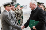 Die neu ernannten steirischen Offiziere und Unteroffiziere begrüßte Landeshauptmann Hermann Schützenhöfer im Grazer Burghof. Die neu ernannten steirischen Offiziere und Unteroffiziere begrüßte Landeshauptmann Hermann Schützenhöfer im Grazer Burghof.