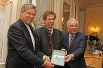 Das Buch „Die Krainers - Eine steirische Dynastie“ zeichnet die Lebenswege von Josef Krainer sen. und jun. nach. © Bilder: Land Steiermark/Janderka; Verwendung bei Quellenangabe honorarfrei Das Buch „Die Krainers - Eine steirische Dynastie“ zeichnet die Lebenswege von Josef Krainer sen. und jun. nach.