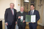 Bgm. a.D. Hermann Gschaidbauer bekam für sein Wirken in der Gemeinde Tulwitz das Große Ehrenzeichen des Landes Steiermark überreicht.