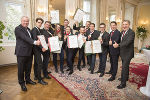 Die erfolgreichen steirischen Nachwuchsfachkräfte mit LH Schützenhöfer (l.), LH-Stv. Schickhofer (2.v.r.) und WK-Präsident Herk © Foto: steiermark.at/Fischer; bei Quellenangabe honorarfrei