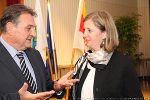 Čačić will gemeinsam mit der steirischen Landesrätin Barbara Eibinger-Miedl die Zusammenarbeit auf europäischer Ebene und in Bereichen wie Wirtschaft, Wissenschaft und Forschung intensivieren. Čačić will gemeinsam mit der steirischen Landesrätin Barbara Eibinger-Miedl die Zusammenarbeit auf europäischer Ebene und in Bereichen wie Wirtschaft, Wissenschaft und Forschung intensivieren.