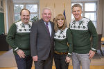 Landeshauptmann Hermann Schützenhöfer (2.v.l.) mit Starkoch Johann Lafer und dem Silvestershow-Moderatorenduo Francine Jordi und Jörg Pilawa (v.l.) in der Grazer Burg Landeshauptmann Hermann Schützenhöfer (2.v.l.) mit Starkoch Johann Lafer und dem Silvestershow-Moderatorenduo Francine Jordi und Jörg Pilawa (v.l.) in der Grazer Burg