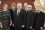 Beim Neujahrskonzert in der Oper Graz (v.l.): Nora Schmid (Intendantin Grazer Oper), Marianne Schützenhöfer, LH Hermann Schützenhöfer, Bernhard Rinner (Thaterholding-GF), Bischof Wilhelm Krautwaschl und Generalvikar Erich Linhardt © Bild: Werner Kmetitsch; Verwendung bei Quellenangabe honorarfrei Beim Neujahrskonzert in der Oper Graz (v.l.): Nora Schmid (Intendantin Grazer Oper), Marianne Schützenhöfer, LH Hermann Schützenhöfer, Bernhard Rinner (Thaterholding-GF), Bischof Wilhelm Krautwaschl und Generalvikar Erich Linhardt