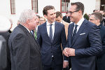 LH Hermann Schützenhöfer, Bundeskanzler Sebastian Kurz und Vizekanzler Heinz-Christian Strache (v.l.) im Gespräch in Seggauberg.
