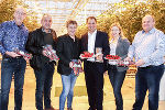 Michael Schickhofer mit den Gesellschaftern der Firma Frutura, Manfred Hohensinner, Katrin Hohensinner, Johann Schwarzenhofer und Franz Städtler sowie dem Standortleiter. © Land Steiermark; Verwendung bei Quellenangabe honorarfrei Michael Schickhofer mit den Gesellschaftern der Firma Frutura, Manfred Hohensinner, Katrin Hohensinner, Johann Schwarzenhofer und Franz Städtler sowie dem Standortleiter.